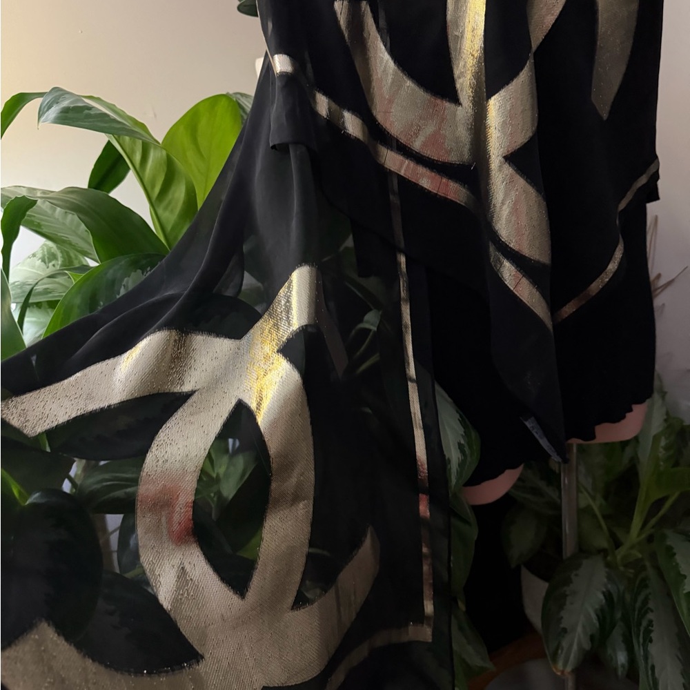 Chanel Luxurious Black and Gold Scarf. - Picture 12 of 13